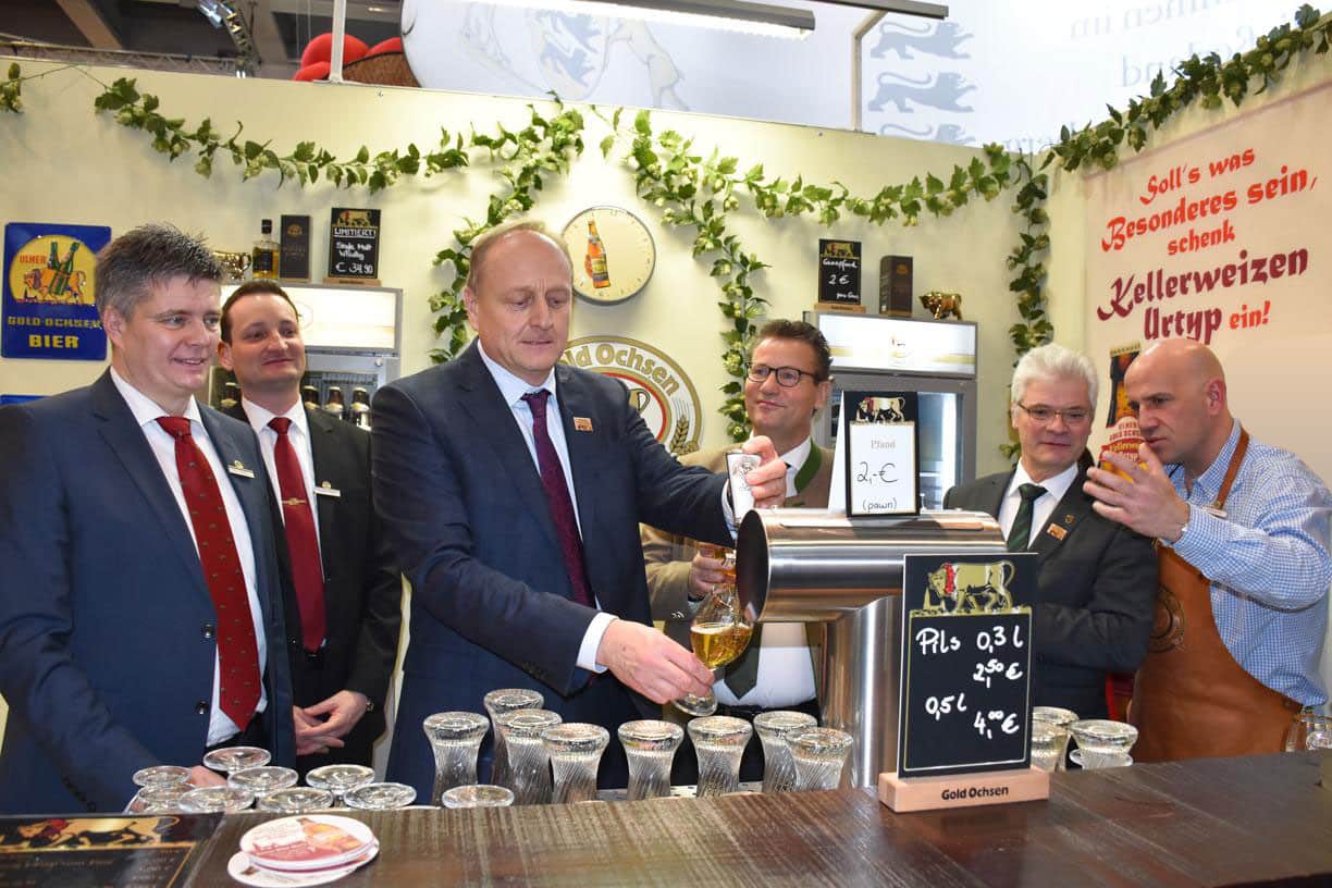 Brauerei Gold Ochsen auf der Internationalen Grünen Woche in Berlin. Bauernverbandspräsident Joachim Rukwied und Minister Peter Hauk MdL an der Goldquelle