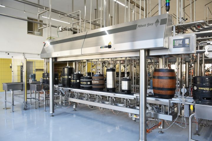 Brauerei Gold Ochsen sichert sich mit neuer Abfüllanlage zusätzliche Flexibilität in der Fass-Abfüllung und setzt im Hinblick auf Leistungsfähigkeit neue Maßstäbe.