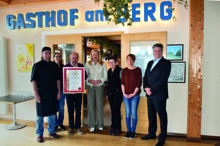 Wir gratulieren dem Landhotel und Gasthof am Berg in Dornstadt-Temmenhausen herzlich zum 60-jährigen Jubiläum! Es ist ein gemeinsames Jubiläum, denn Gold Ochsen Biere werden von der Familie Stäb, die den Gasthof mittlerweile in der dritten Generation führt, seit der ersten Stunde ausgeschenkt.